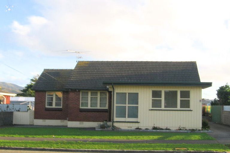 Photo of property in 6 Rainey Grove, Taita, Lower Hutt, 5011