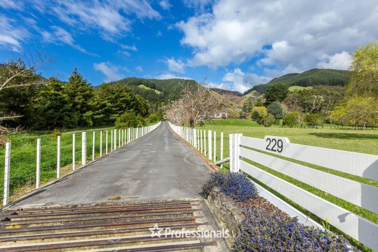 Photo of property in 229 Whitemans Valley Road, Whitemans Valley, Upper Hutt, 5371