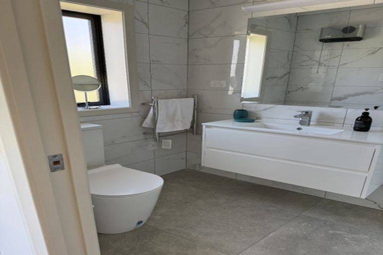 Photo of property in 1 Renown Road, Raumati South, Paraparaumu, 5032