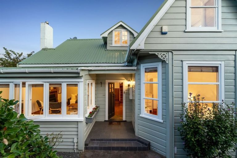 Photo of property in 28 Rangatira Road, Birkenhead, Auckland, 0626