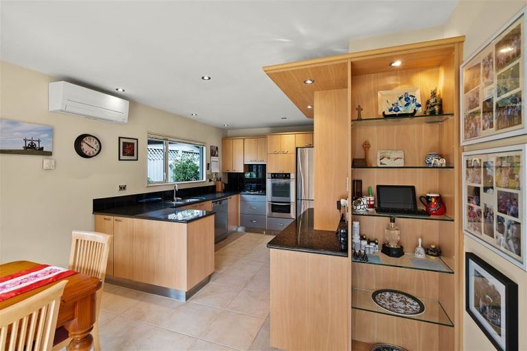 Photo of property in 12 Chateau Drive, Burnside, Christchurch, 8053