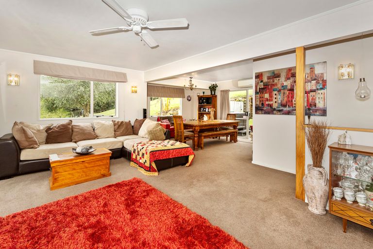 Photo of property in 21 Clifford Road, Pukekohe, 2678