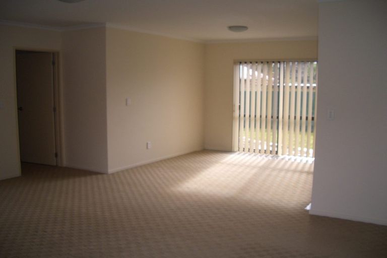 Photo of property in 5 Burton's Drive, Swanson, Auckland, 0614