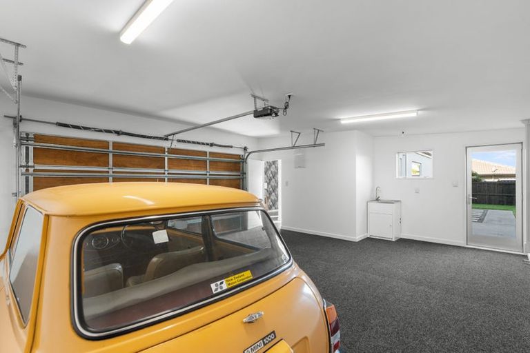 Photo of property in 16 Riverbank Road, Northwood, Christchurch, 8051