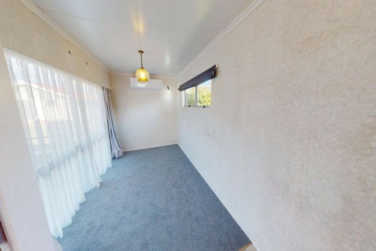Photo of property in 6 Raglan Avenue, Cloverlea, Palmerston North, 4412