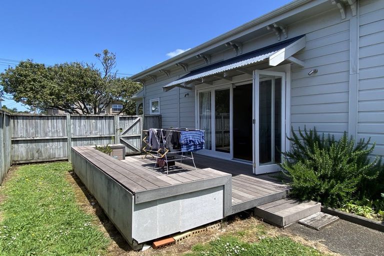 Photo of property in 8 Waipani Road, Te Atatu Peninsula, Auckland, 0610