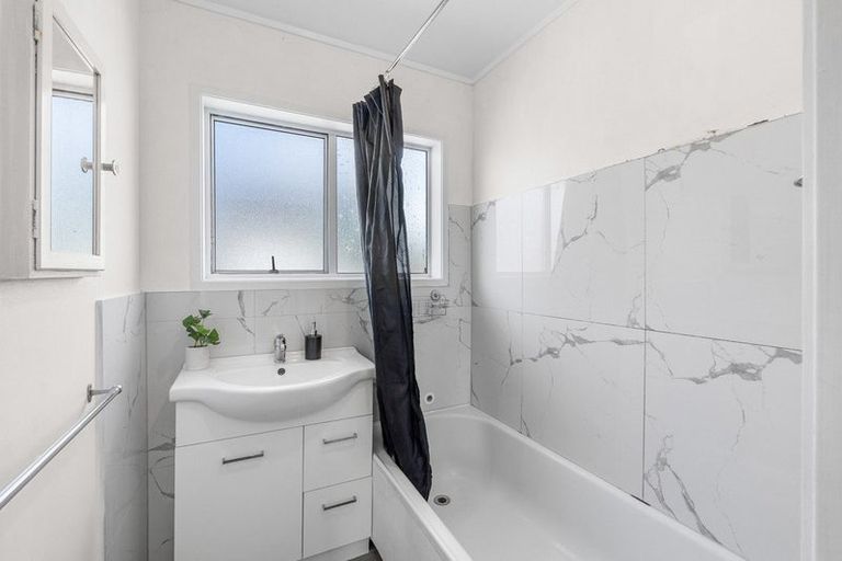 Photo of property in 1/56 Rimu Street, New Lynn, Auckland, 0600