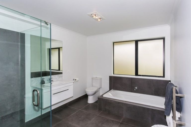 Photo of property in 199 Glenbrook Waiuku Road, Glenbrook, 2681