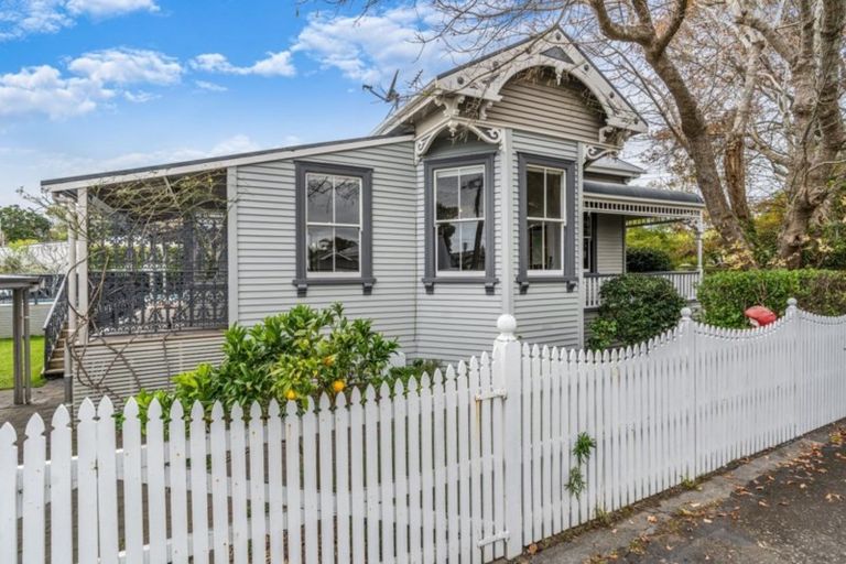 Photo of property in 8 Eton Avenue, Devonport, Auckland, 0624