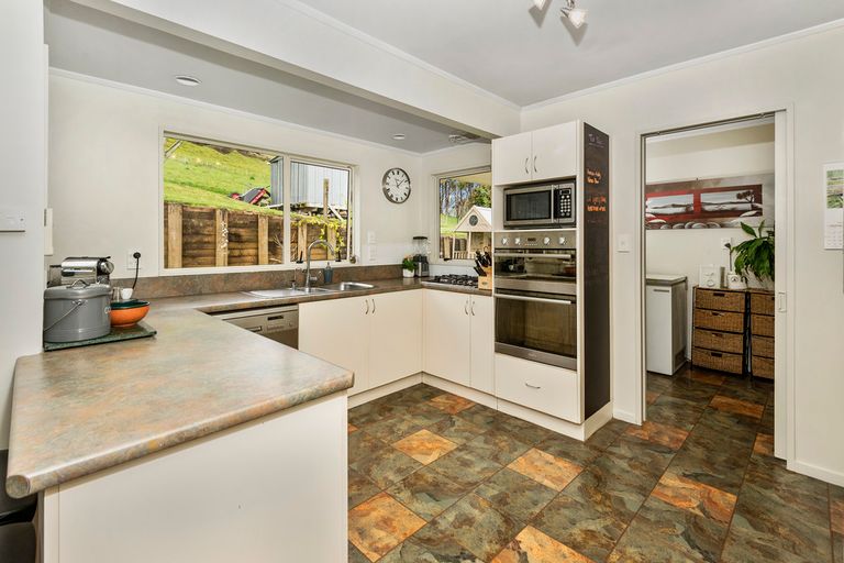 Photo of property in 21 Clifford Road, Pukekohe, 2678