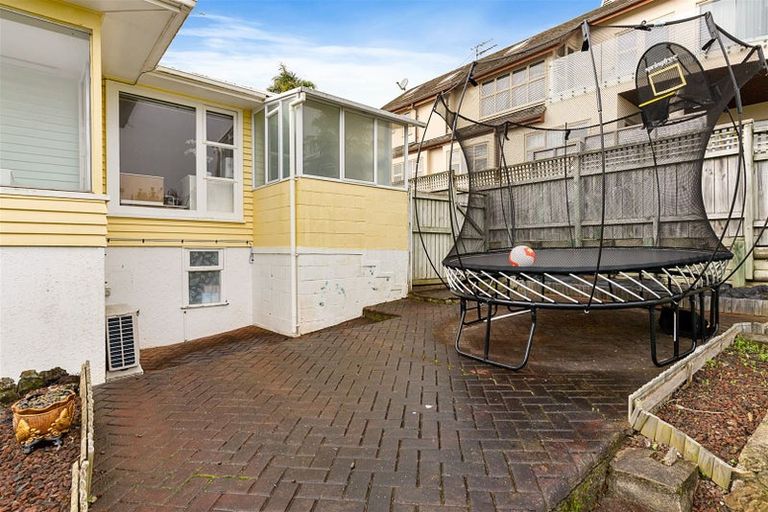 Photo of property in 43 Clovelly Road, Bucklands Beach, Auckland, 2012