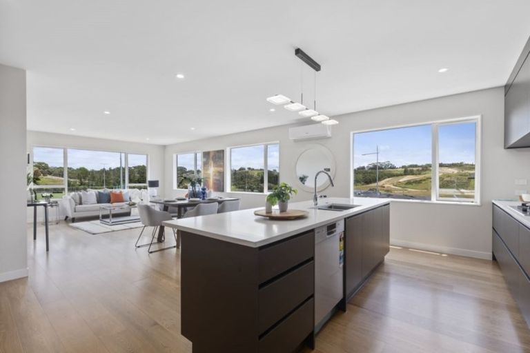 Photo of property in 28 Turutu Place, Long Bay, Auckland, 0630