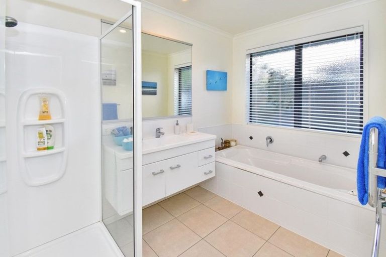 Photo of property in 24 Silkwood Crescent, Karaka, Papakura, 2113