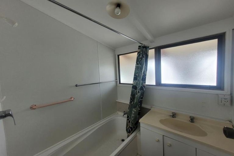 Photo of property in 28 Record Street, Fitzroy, New Plymouth, 4312