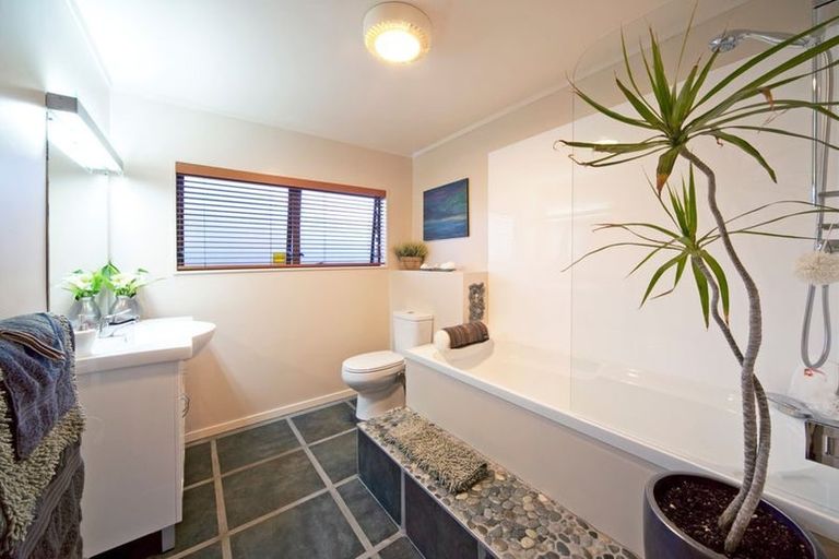 Photo of property in 131a Parrs Cross Road, Glen Eden, Auckland, 0612