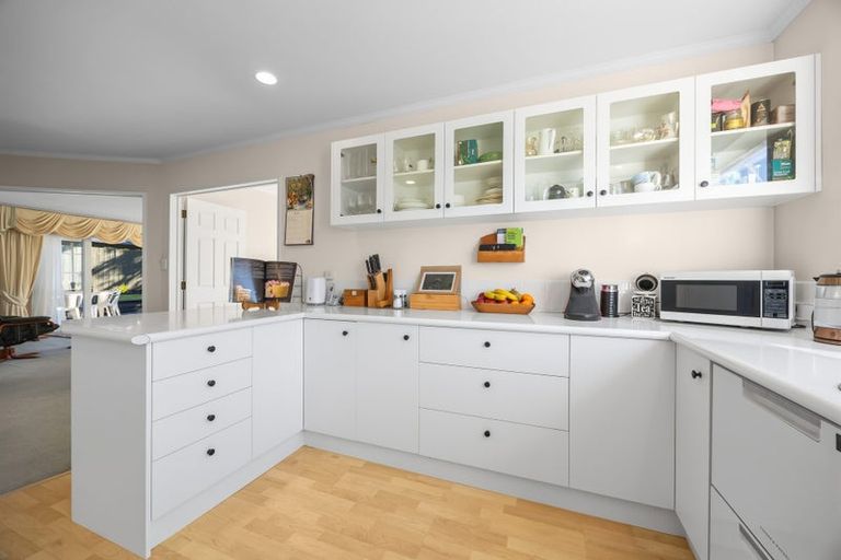 Photo of property in 46 Whiting Grove, West Harbour, Auckland, 0618