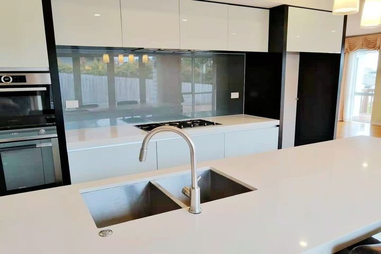 Photo of property in 6 Deele Close, Pinehill, Auckland, 0632