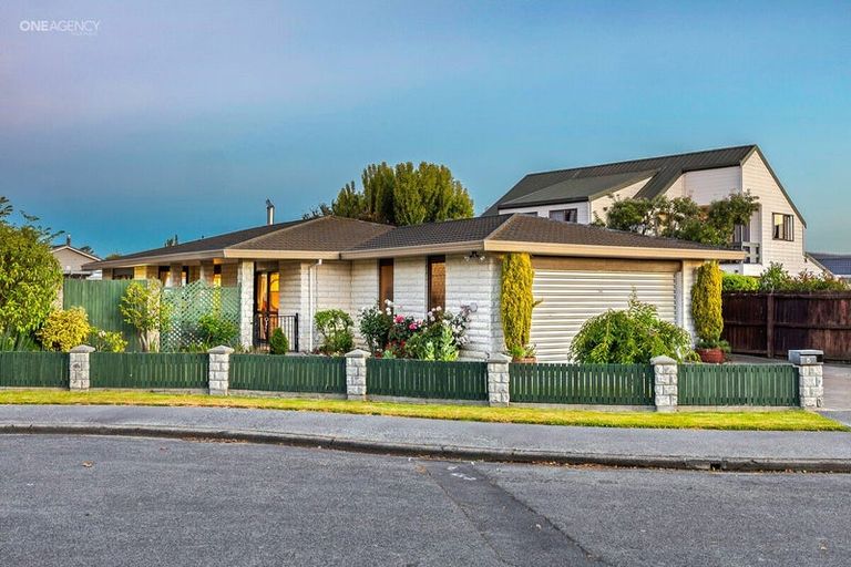 Photo of property in 5 Luxton Place, Rangiora, 7400