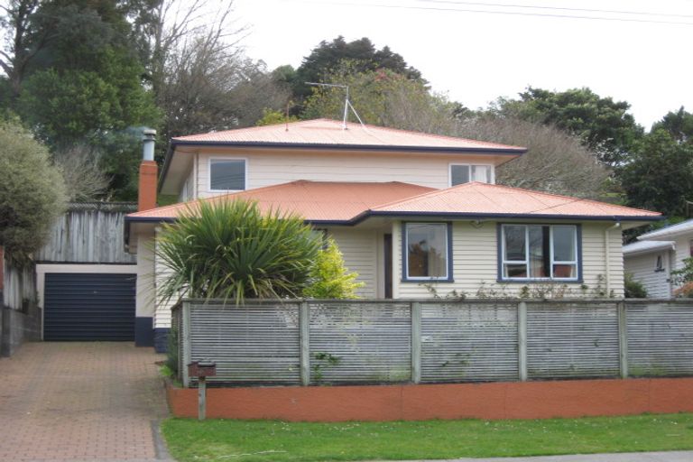 Photo of property in 74 Awanui Street, Merrilands, New Plymouth, 4312