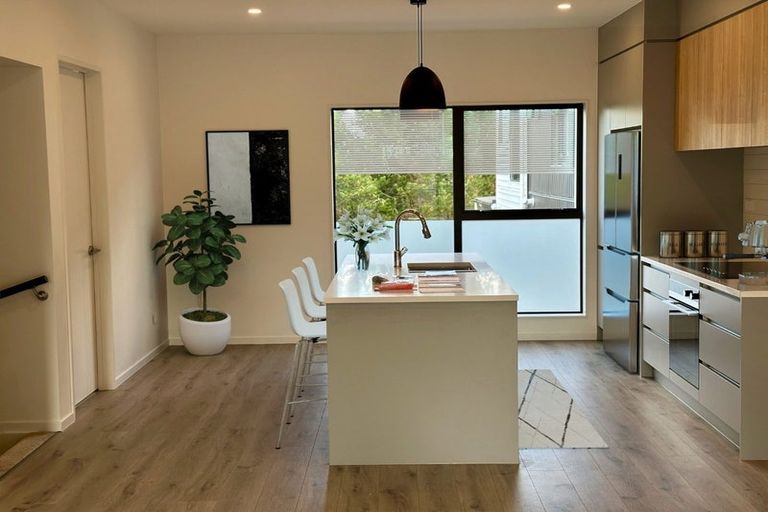 Photo of property in 3/105 Hobsonville Road, West Harbour, Auckland, 0618