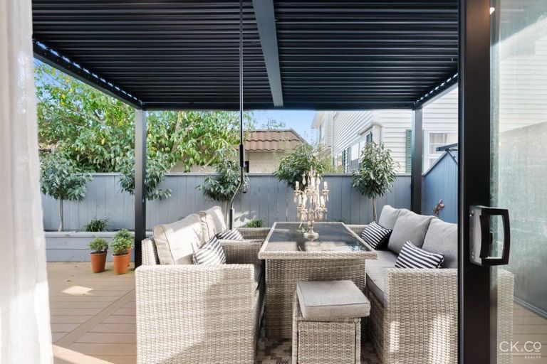 Photo of property in 1/51 Kings Crescent, Hutt Central, Lower Hutt, 5010