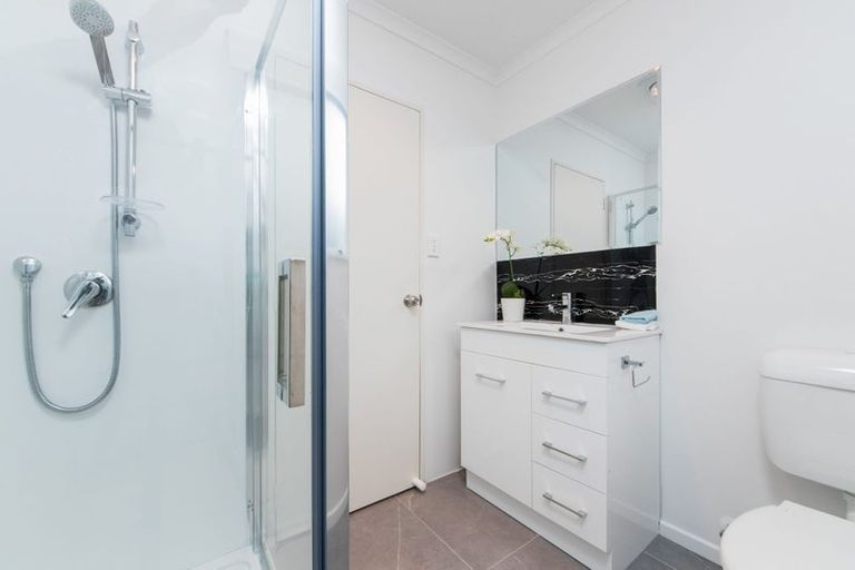 Photo of property in 2/43 Solveig Place, Randwick Park, Auckland, 2105