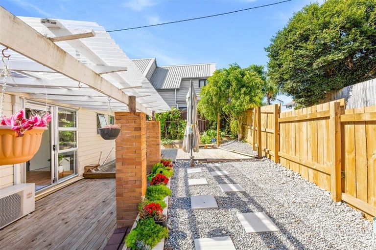 Photo of property in 347a Triangle Road, Massey, Auckland, 0614