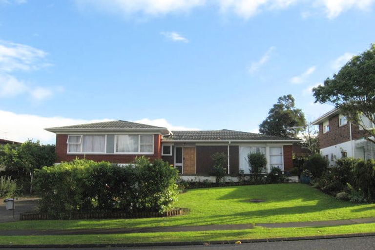 Photo of property in 17 Archmillen Avenue, Pakuranga Heights, Auckland, 2010