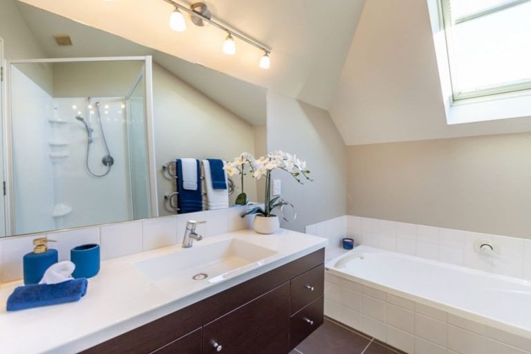 Photo of property in 11a Galway Avenue, Bryndwr, Christchurch, 8052