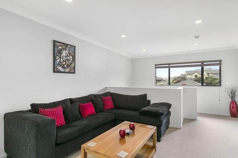 Photo of property in 28 Erlestoke Crescent, Churton Park, Wellington, 6037