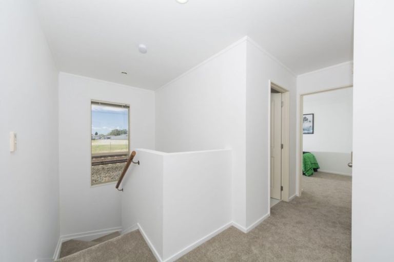 Photo of property in 9 Lockington Avenue, Henderson, Auckland, 0612
