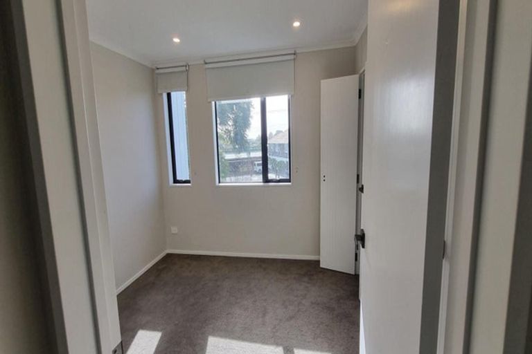 Photo of property in 3/66 Swanson Road, Henderson, Auckland, 0610