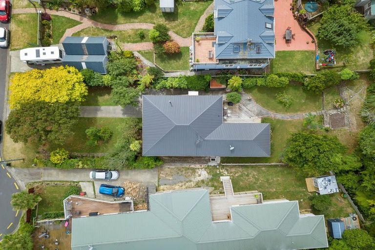 Photo of property in 4 Ranui Terrace, Tawa, Wellington, 5028