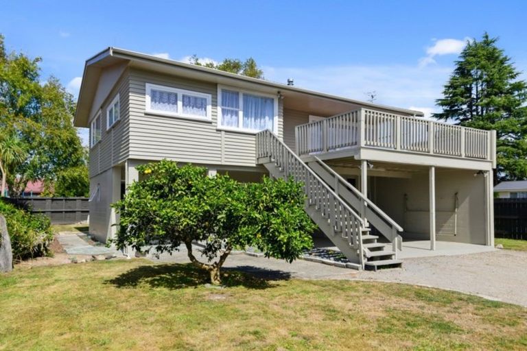 Photo of property in 1 Gifford Place, Utuhina, Rotorua, 3015