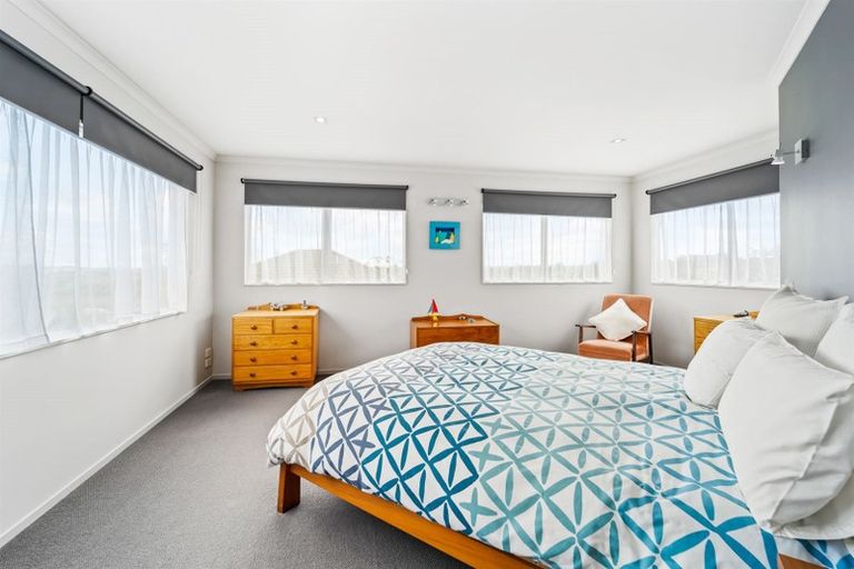 Photo of property in 74 Rivervale Grove, Stanmore Bay, Whangaparaoa, 0932