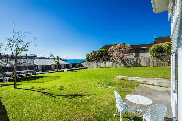 Photo of property in 2/30 Beechwood Road, Rothesay Bay, Auckland, 0630