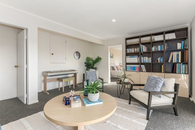 Photo of property in 21 Landsdowne Terrace, Karori, Wellington, 6012