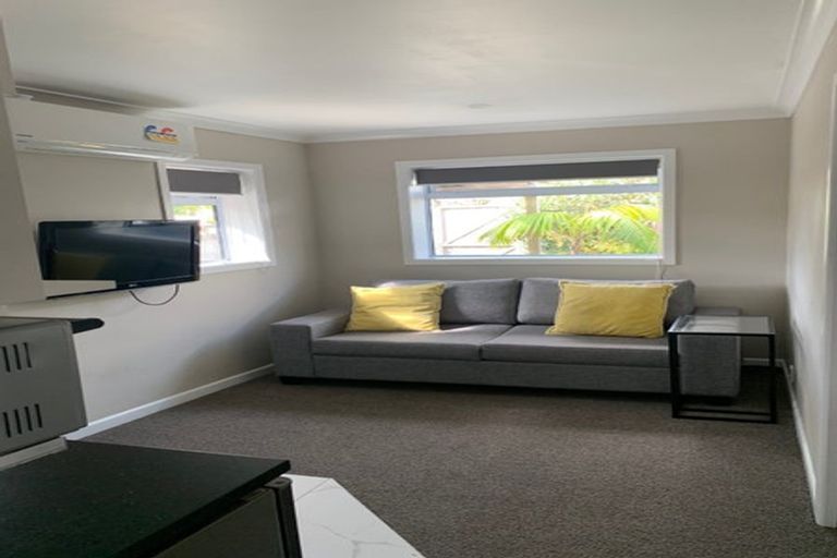 Photo of property in 7 Bishop Street, Green Bay, Auckland, 0604