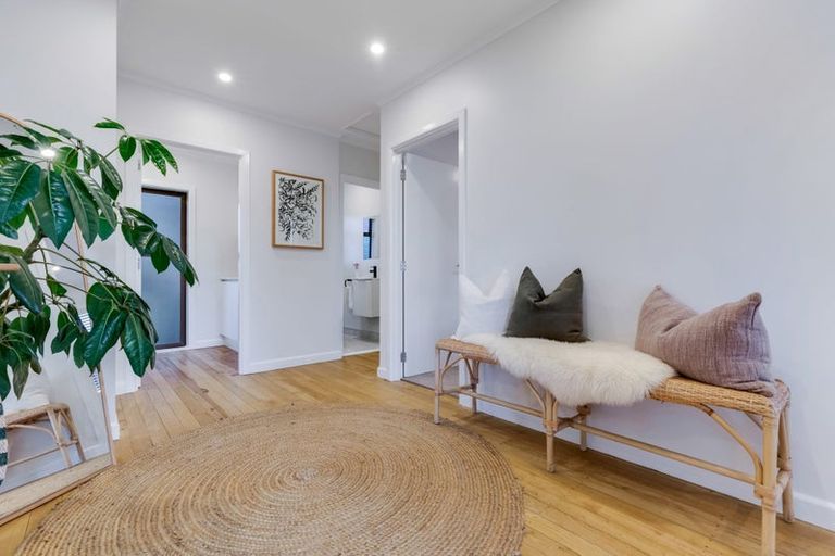 Photo of property in 19 Highland Avenue, Titirangi, Auckland, 0604