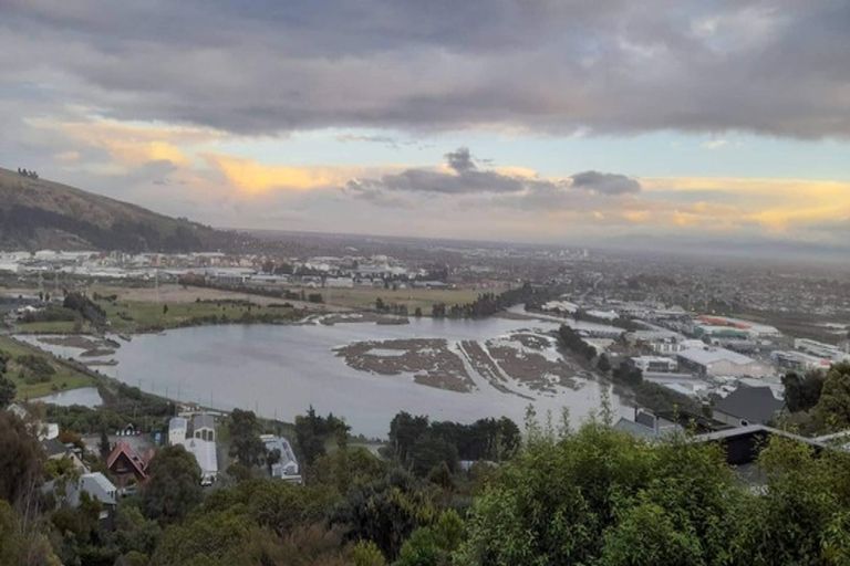 Photo of property in 102 Cannon Hill Crescent, Mount Pleasant, Christchurch, 8081