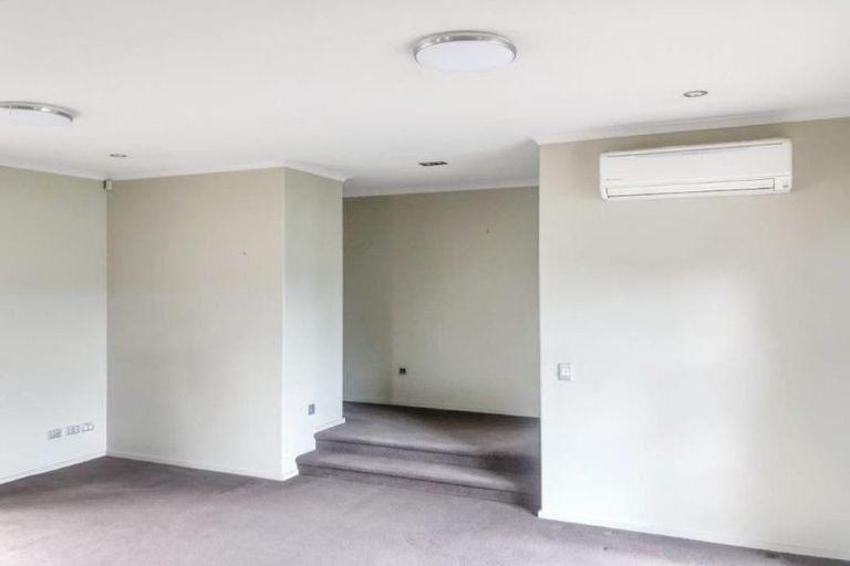 Photo of property in 2 Somerton Drive, Huntington, Hamilton, 3210