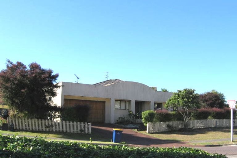 Photo of property in 1 Calypso Way, Unsworth Heights, Auckland, 0632