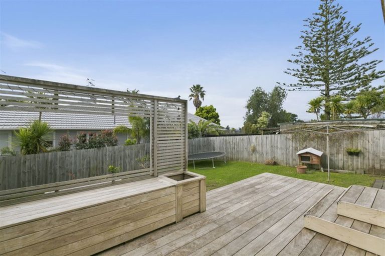 Photo of property in 1/2 Salem Place, Torbay, Auckland, 0630