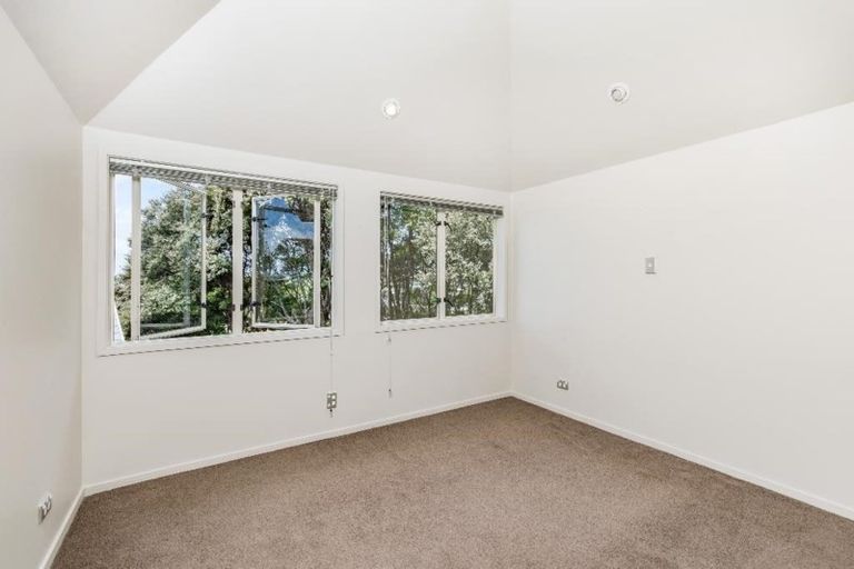 Photo of property in 17 Highwood Grove, Torbay, Auckland, 0630