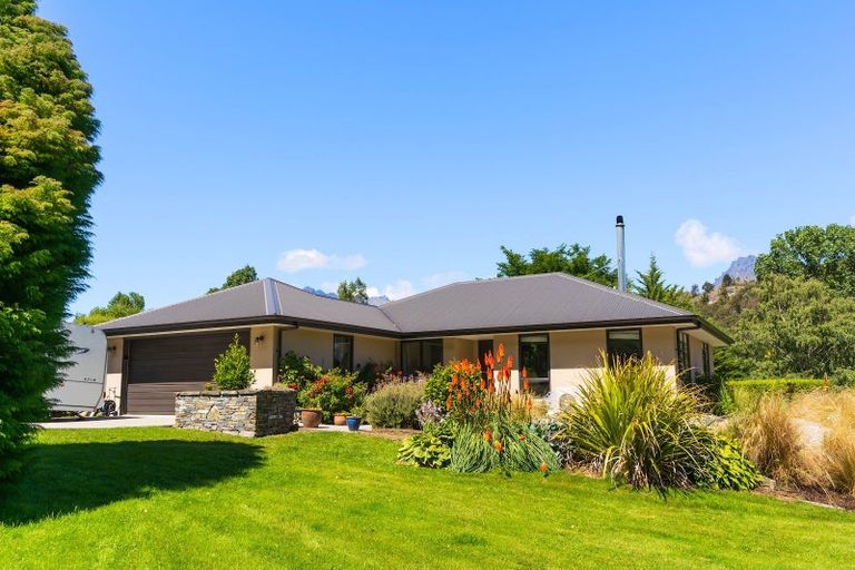 Photo of property in 10 Cove Lane, Mount Creighton, Queenstown, 9371