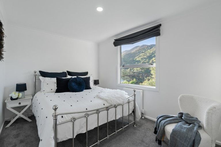 Photo of property in 16 Doris Gordon Crescent, Crofton Downs, Wellington, 6035