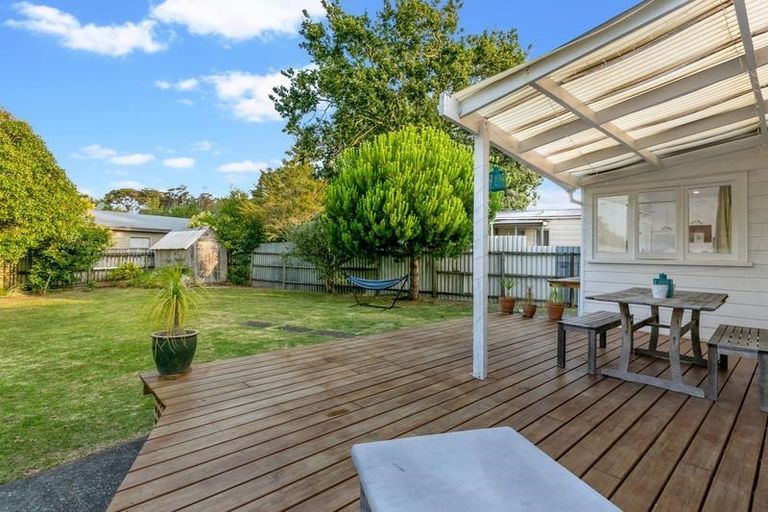Photo of property in 124 Glendale Road, Glen Eden, Auckland, 0602