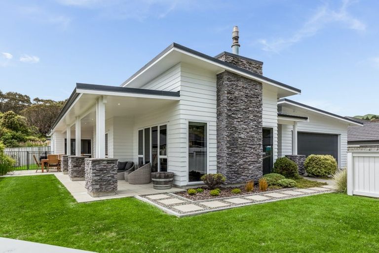 Photo of property in 28 Banks Boulevard, Whitby, Porirua, 5024