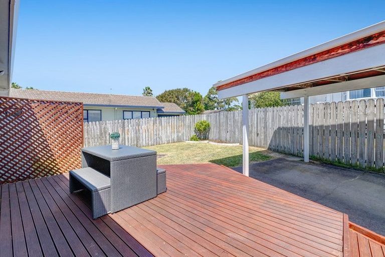 Photo of property in 1/12 Jumento Place, Unsworth Heights, Auckland, 0632