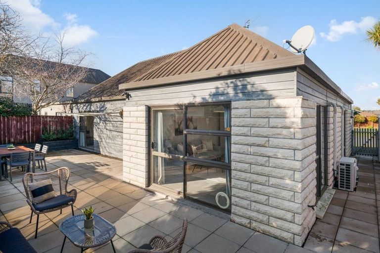 Photo of property in 2/2 Wakelin Place, Redwood, Christchurch, 8051